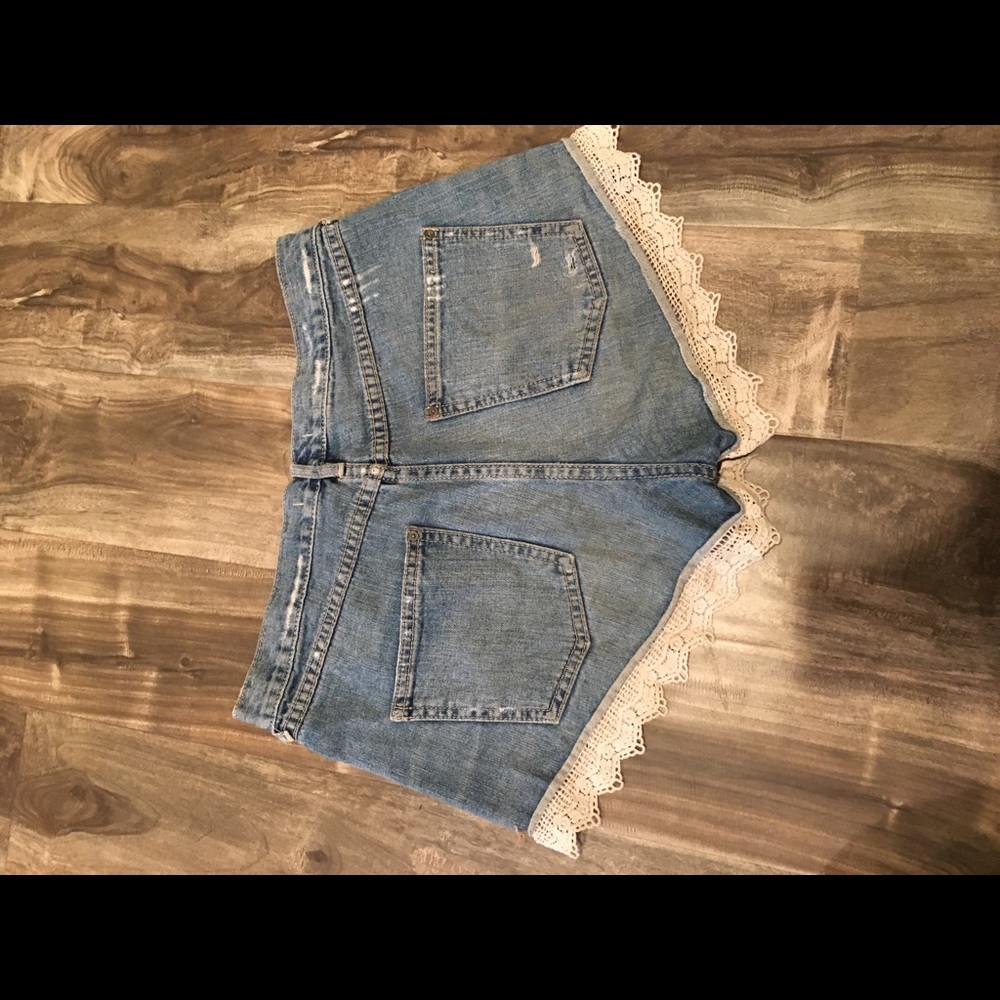 Free people high waisted shorts. Size 28. - Picture 5 of 6
